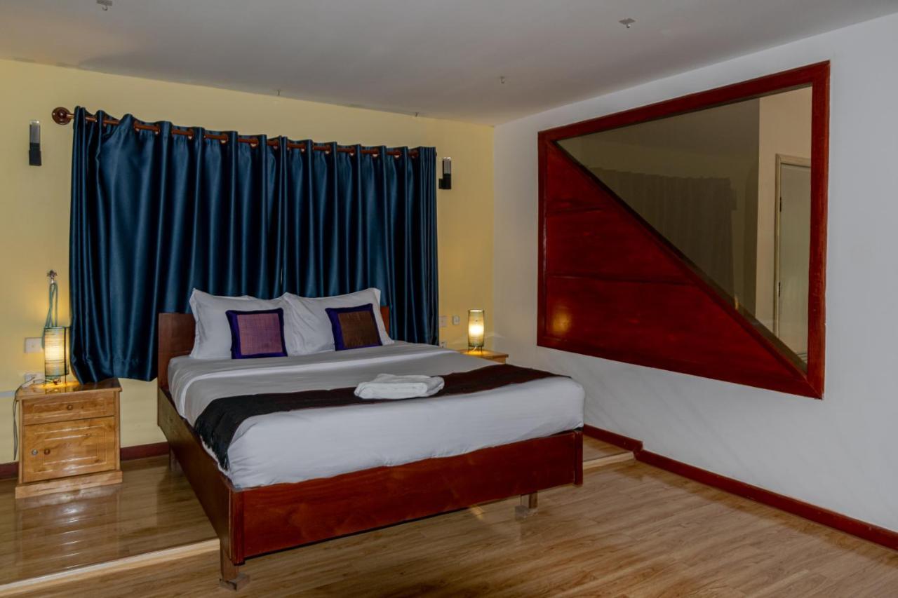 Samathi Lake Resort Phnom Penh Bagian luar foto