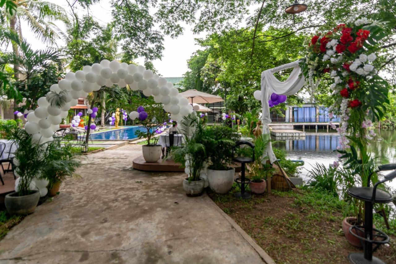 Samathi Lake Resort Phnom Penh Bagian luar foto