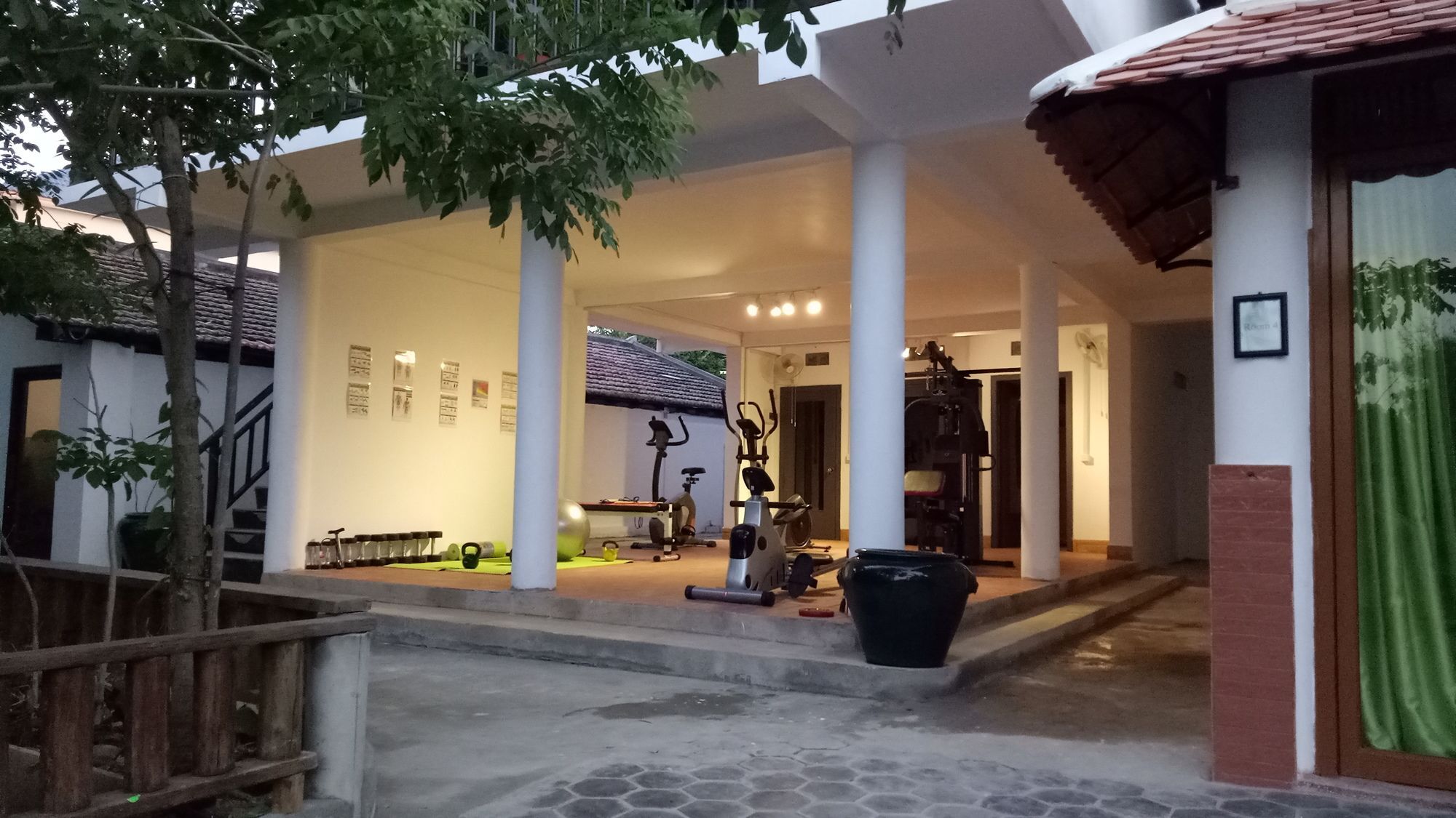 Samathi Lake Resort Phnom Penh Bagian luar foto
