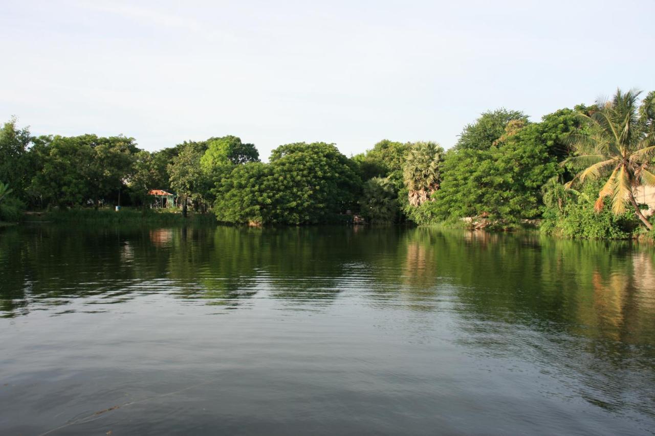 Samathi Lake Resort Phnom Penh Bagian luar foto